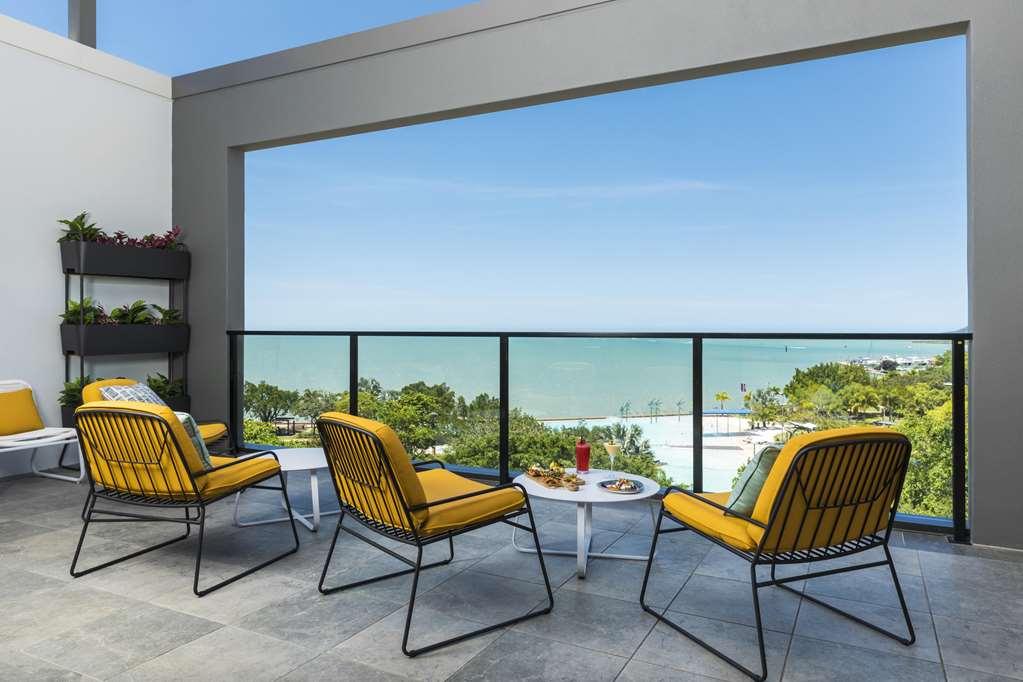 Oaks Cairns Hotel Restoran foto