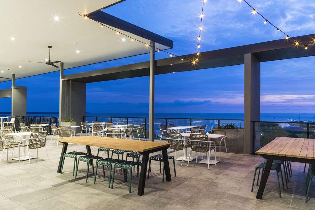 Oaks Cairns Hotel Restoran foto