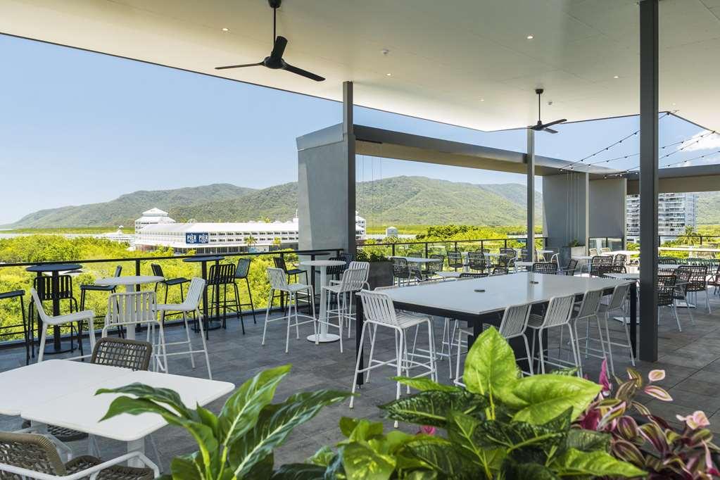 Oaks Cairns Hotel Restoran foto